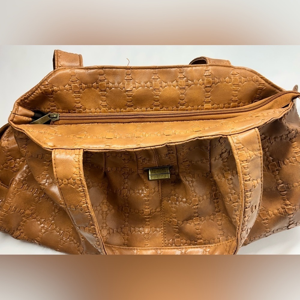 AMICI Accessories Elegant Tan Large Purse Tote or Shoulder Bag - Picture 14 of 16